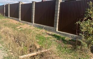 Заборный блок из окрашенного щебня 400х300х200 мм