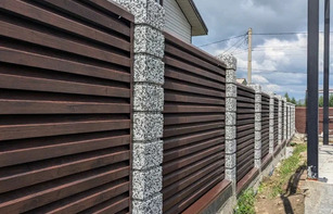Заборный блок с цветным щебнем 300х300х200 мм