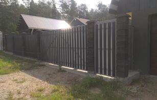 Заборный блок из окрашенного щебня 400х300х200 мм