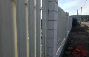 Заборный блок с цветным щебнем 300х300х200 мм