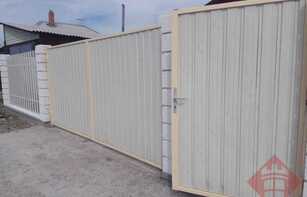 Заборный блок с цветным щебнем 300х300х200 мм