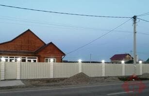 Заборный блок с цветным щебнем 300х300х200 мм