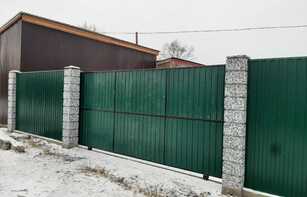 Заборный блок из окрашенного щебня 400х300х200 мм
