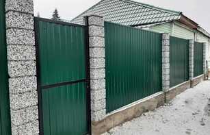 Заборный блок из окрашенного щебня 400х300х200 мм
