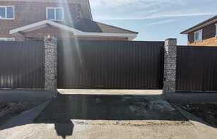 Заборный блок с цветным щебнем 300х300х200 мм