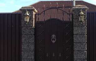 Заборный блок из окрашенного щебня 400х300х200 мм