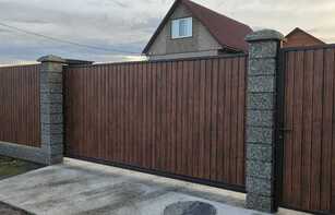 Заборный блок из окрашенного щебня 400х300х200 мм