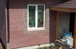 Фасадная термопанель с бетонным рельефным кирпичом