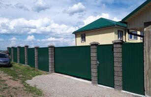 Заборный блок с цветным щебнем 300х300х200 мм