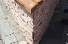 Декоративный камень Сланец рельефный алый и водосливы (сквер г. Шелехово)