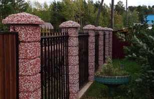 Заборный блок из окрашенного щебня 400х300х200 мм