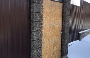 Заборный блок с цветным щебнем 300х300х200 мм