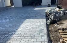 Старые камни тёмно-серый