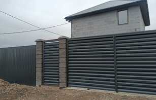 Заборный блок из окрашенного щебня 400х300х200 мм