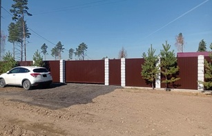 Заборный блок с цветным щебнем 300х300х200 мм