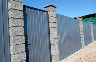 Заборный блок с цветным щебнем 300х300х200 мм